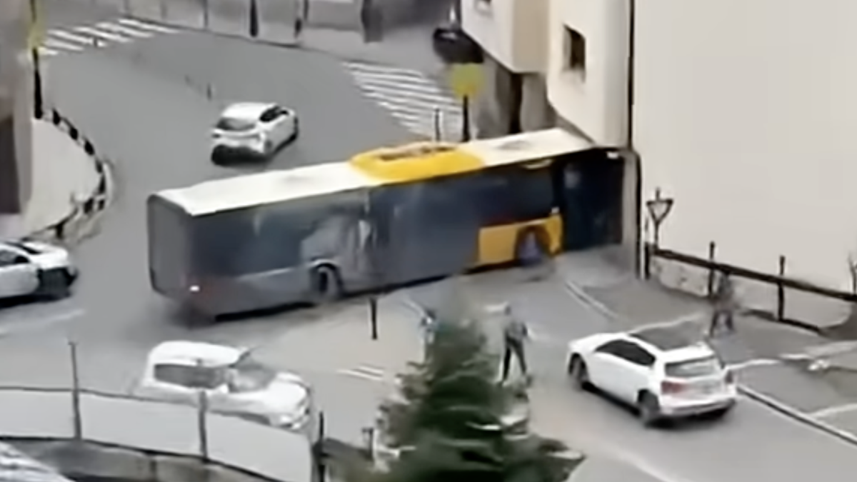 Andorra Bus Crashes into Restaurant: Driver Malaise, 4 Injured